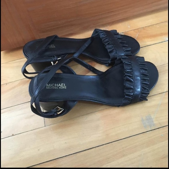 Micheal Kors heels - Picture 2 of 5